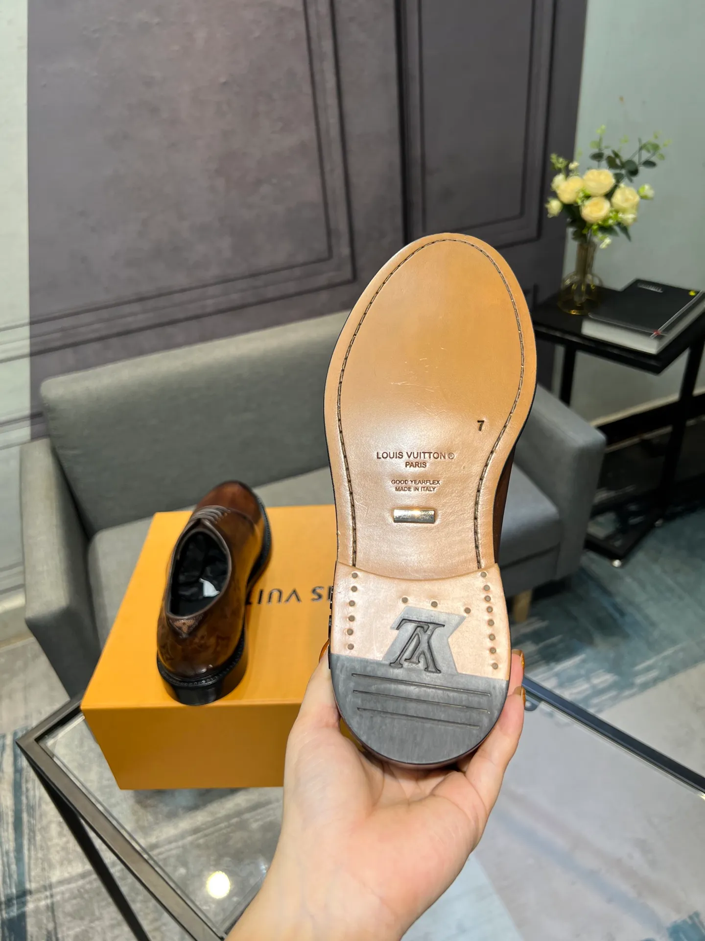 Men's shoes 💰1020 LV top luxury brand, high-quality men's business formal leather shoes, imported genuine leather soles! Customized imported leather, the first layer of open-edge beaded lacquered cowhide, the texture is incomparable, the imported cowhide lining, high-end high-end shoes, don't miss it! size:39-44 (Male 38 45 46 customized)